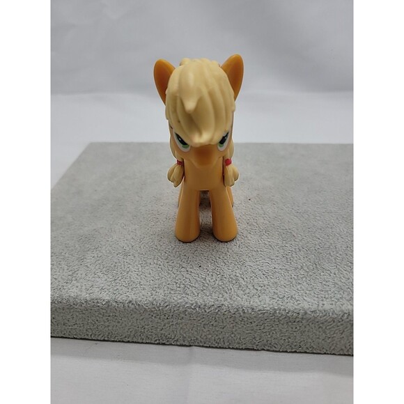 My Little Pony MLP FiM Applejack Figure G4 PVC 3" 2010 - Picture 4 of 15